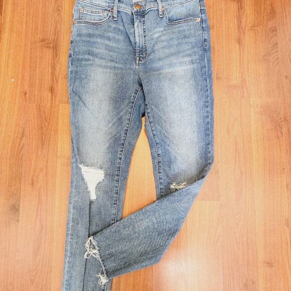 MADEWELL MID RISE MED WASH SKINNEY DISTRESSED RAW HEM JEANS SIZE 30 - Picture 2 of 9